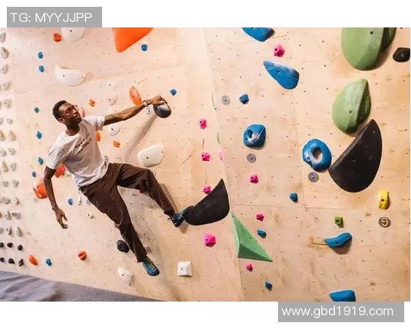 重庆飞盘队在世界攀岩锦标赛中以100分稳居积分榜首位