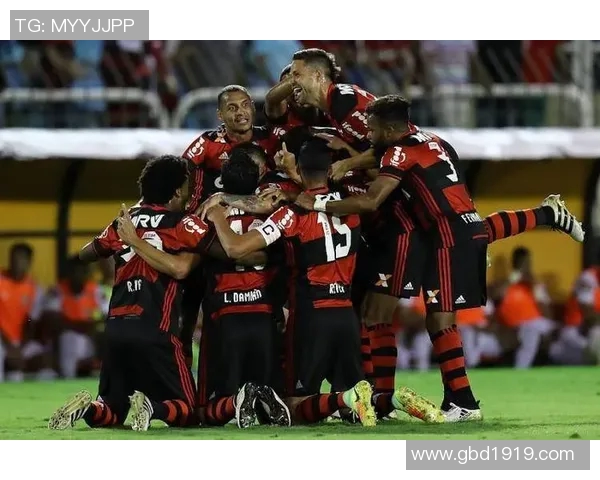 冈山绿稚与山口雷诺的激烈对决展现足球魅力与团队精神